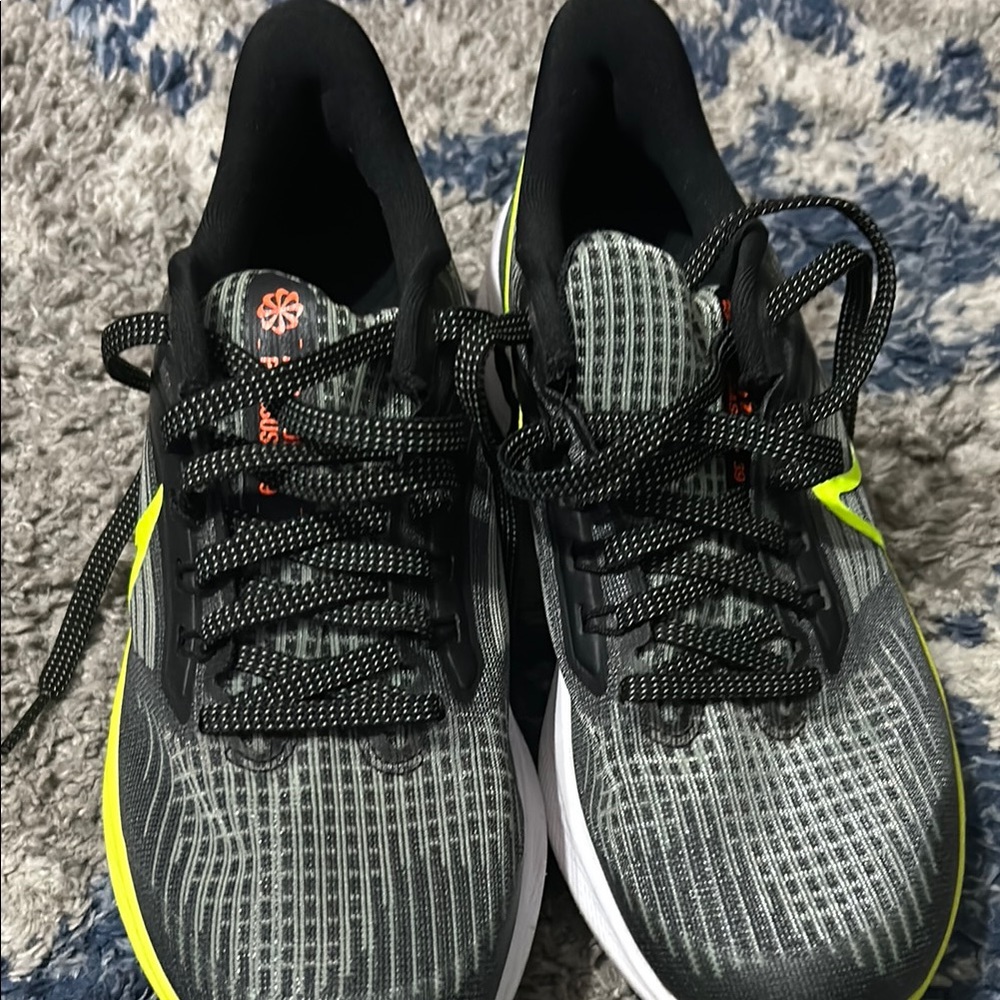 Nike Pegasus air zoom kids size 4 colors green white orange grey black